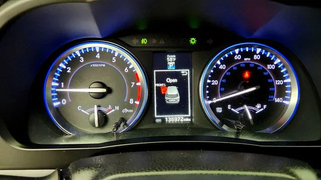 Used 2014 Attitude Black Metallic Toyota AWD 4dr V6 XLE image 16