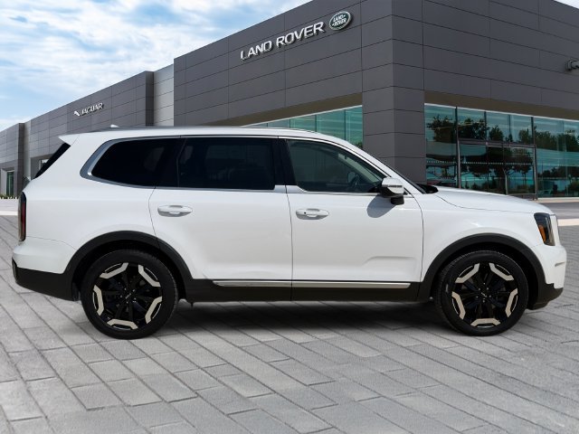 Used 2023 White Kia EX image 6