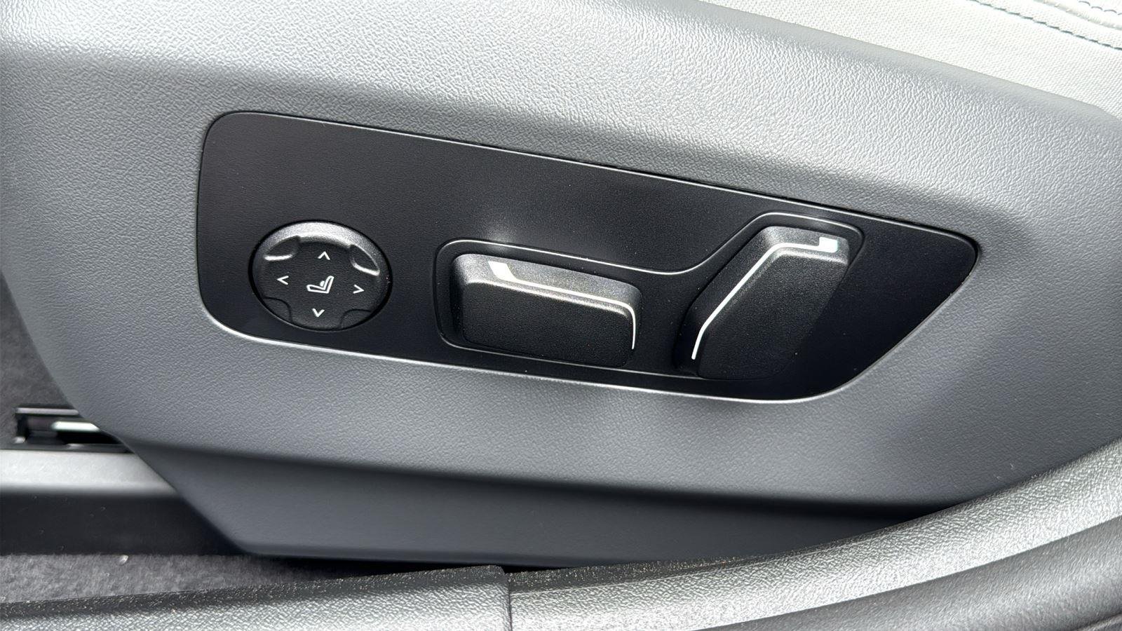New 2027 Carbon Black Metallic BMW 550e xDrive image 11