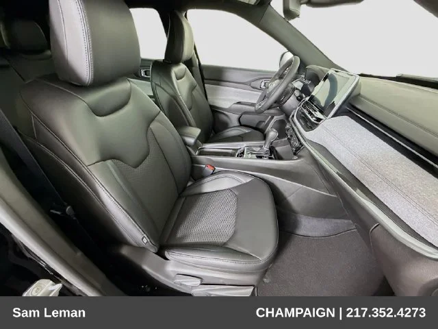New 2026 Black Jeep Latitude image 26