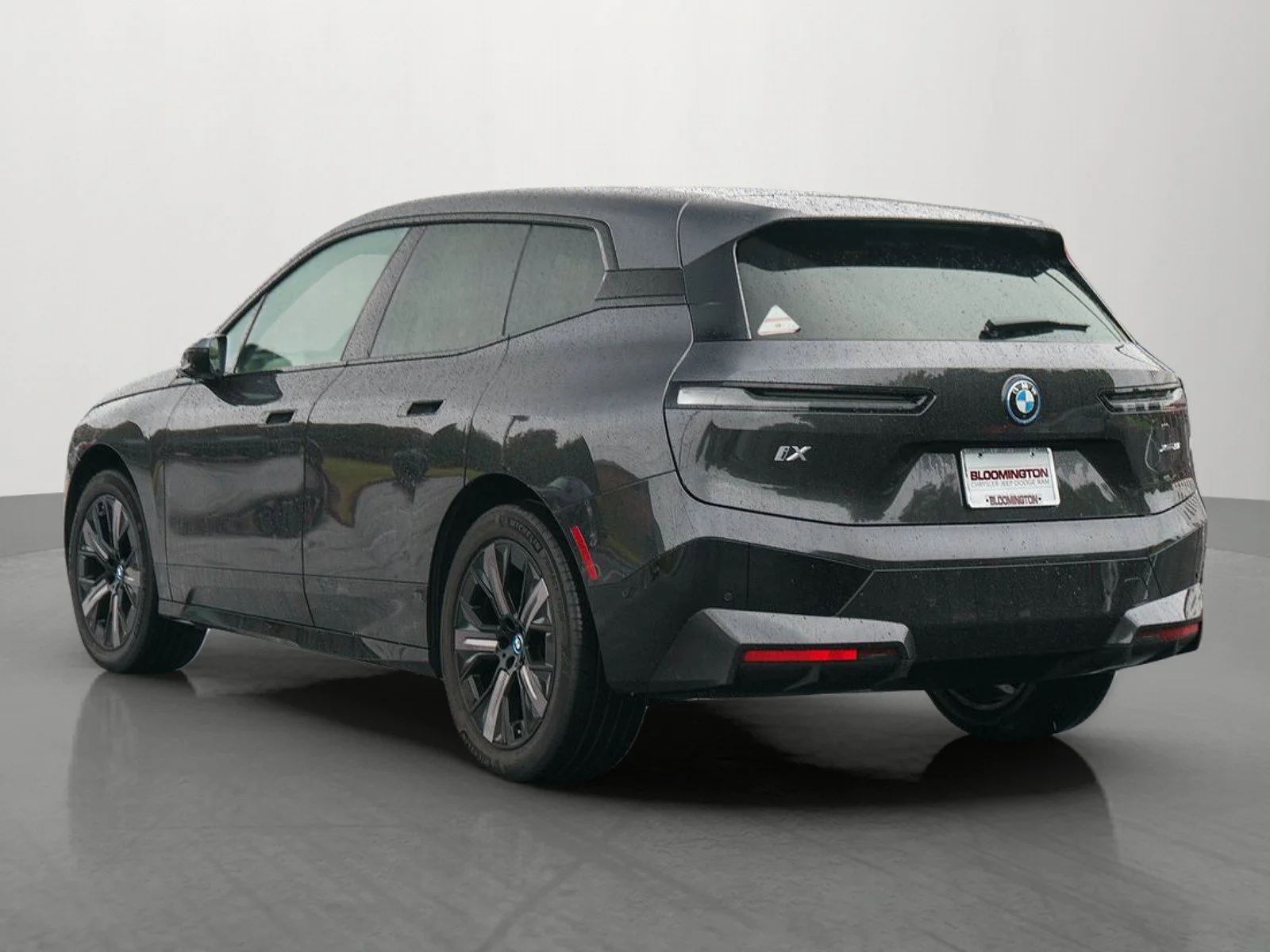 Used 2024 Dark Graphite Metallic BMW xDrive50 image 5