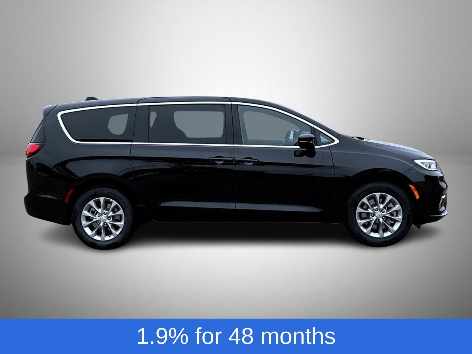 New 2026 Diamond Black Crystal Pearl-Coat Exterior Paint Chrysler Limited image 4