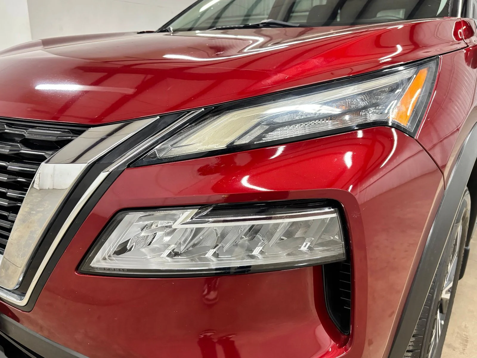 Used 2021 Red Nissan SV image 9