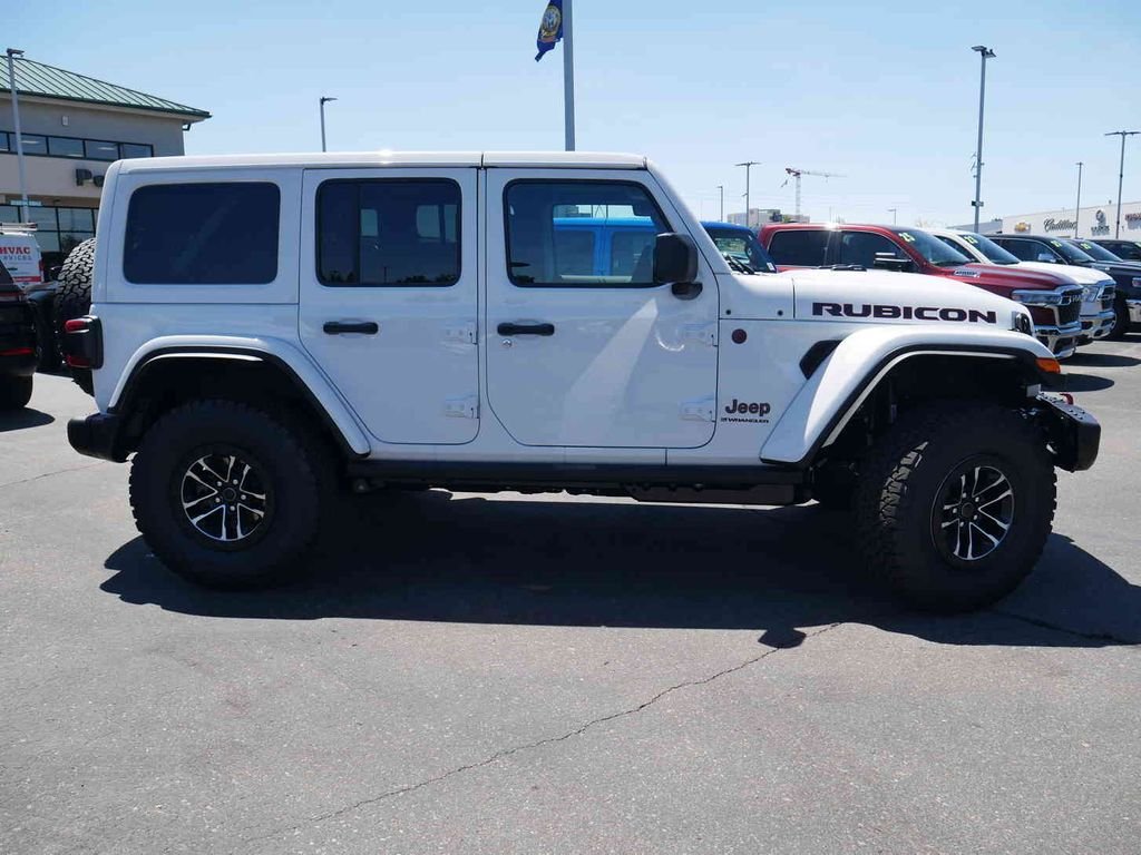 New 2026 Bright White Clear-Coat Exterior Paint Jeep  image 23