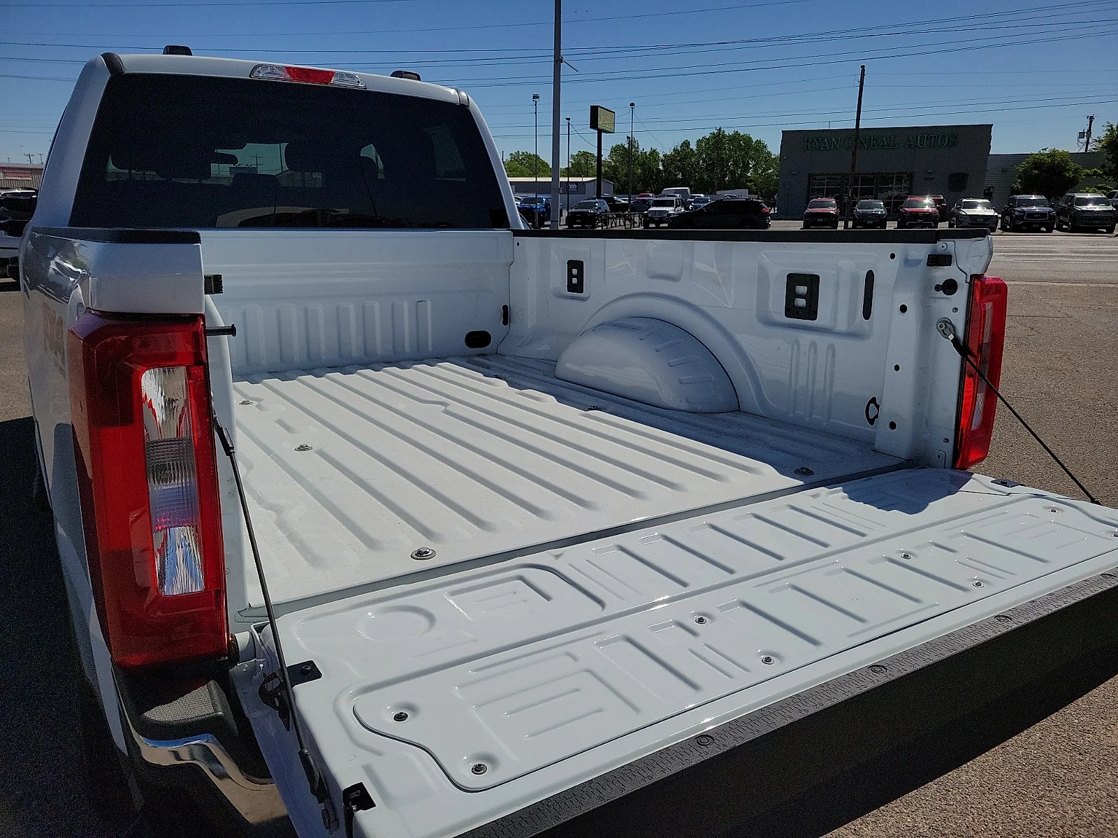 Certified Used 2025 Oxford White Ford XLT image 15