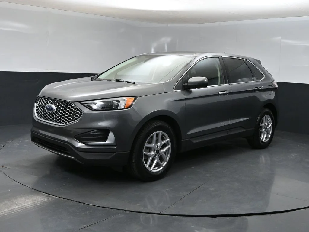 Used 2023 Gray Ford SEL image 6