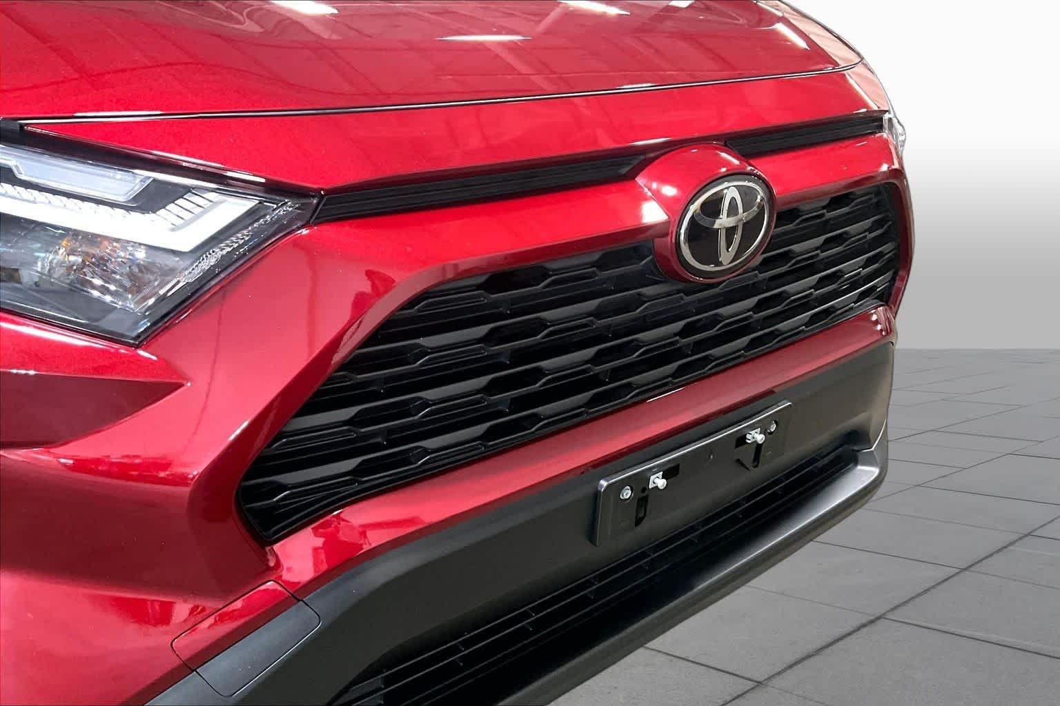 Used 2025 Ruby Flare Pearl Toyota Hybrid XLE image 30
