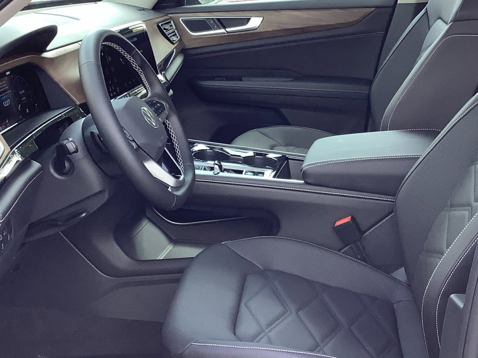 New 2026 Pure Gray Volkswagen 2.0T SE w/Technology image 22