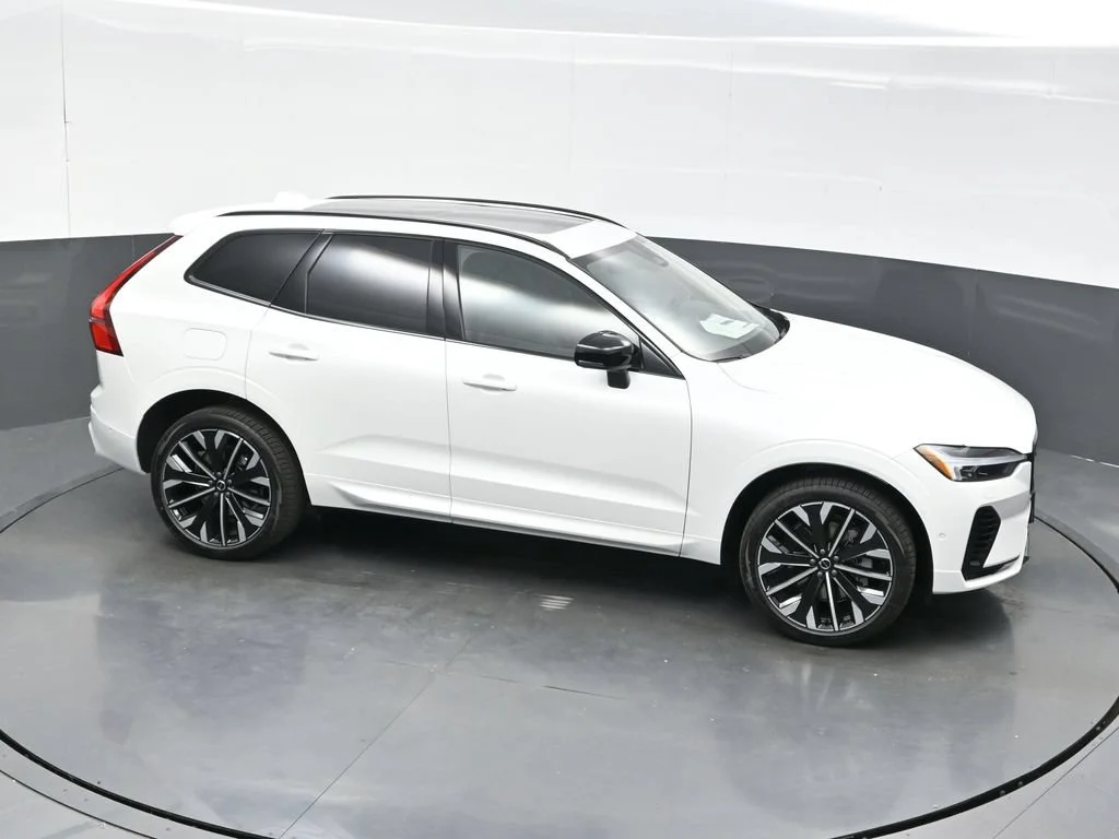 New 2027 Crystal White Volvo T8 Ultra image 37