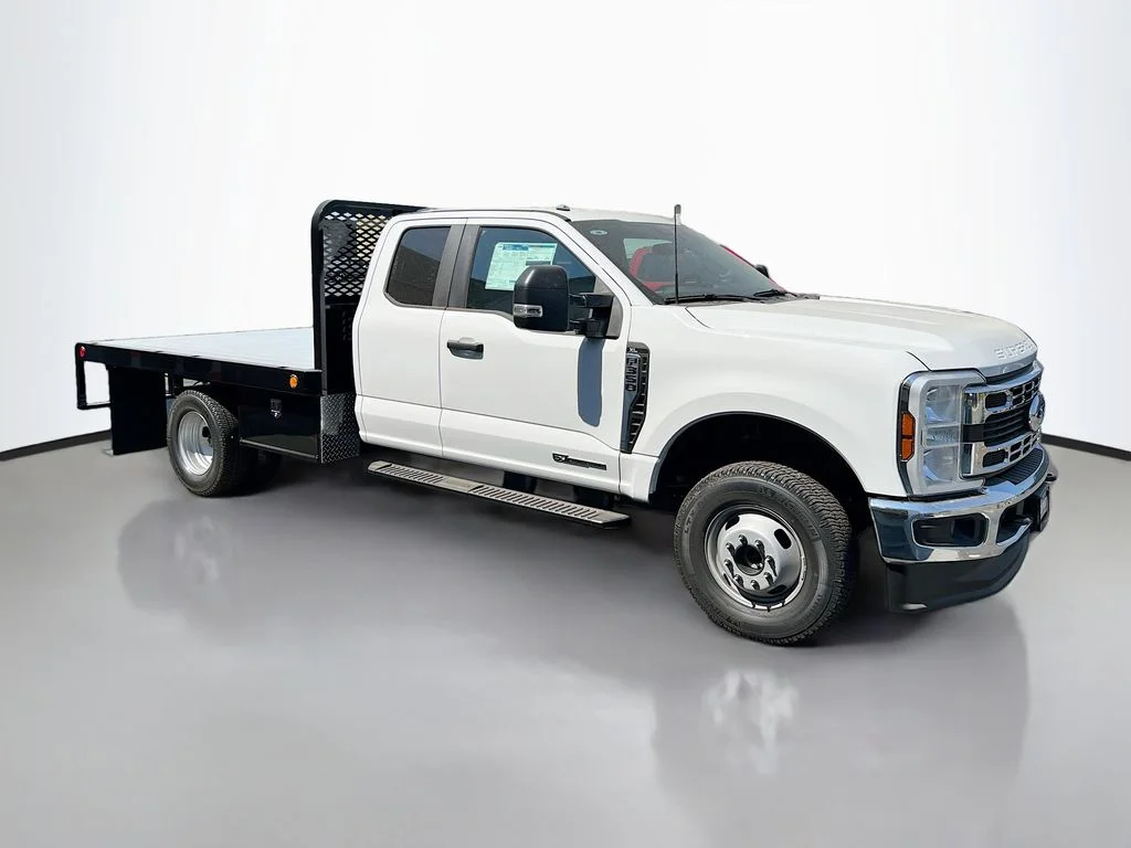 New 2025 Oxford White Ford XL image 1