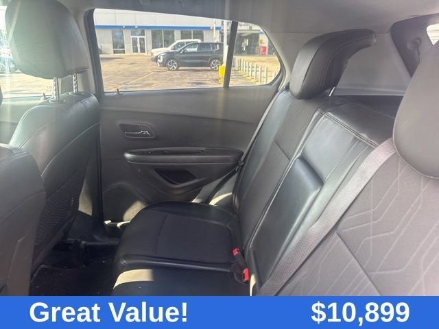 Used 2018 SILVER ICE METALLIC Chevrolet LT image 30