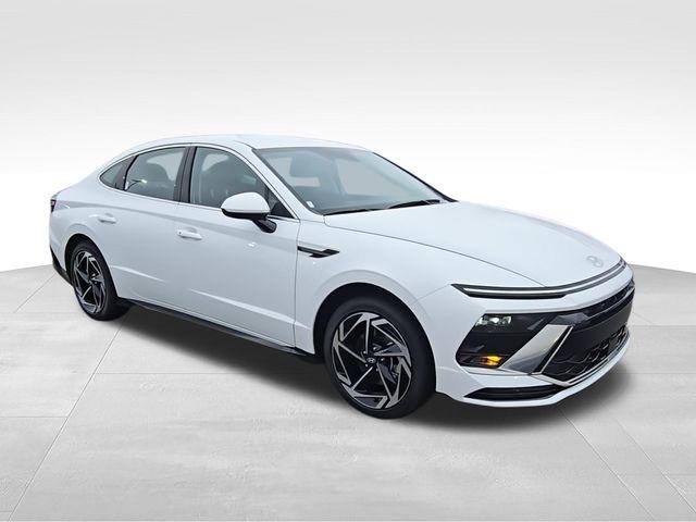 New 2026 White Hyundai SEL Sport image 2