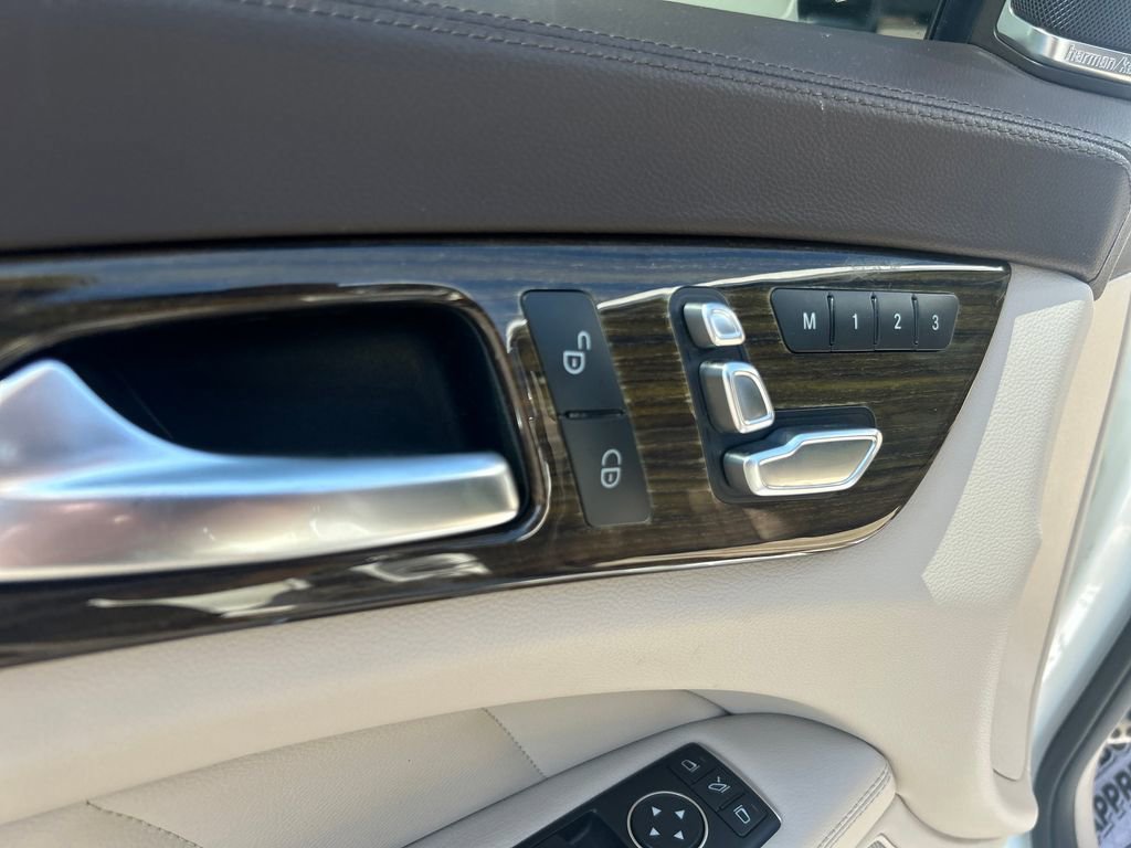 Used 2016 White Mercedes-Benz 4MATIC® image 18