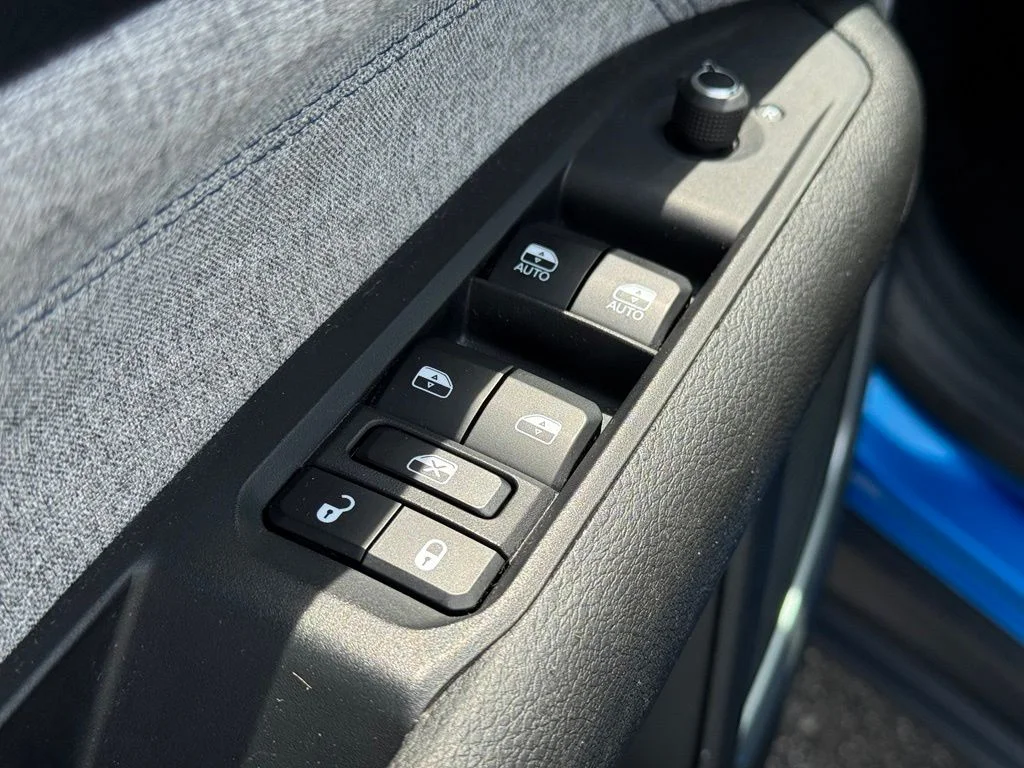 Used 2024 Blue Jeep Latitude image 14