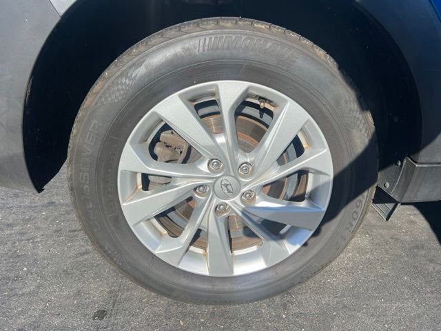 Used 2019 Blue Hyundai SE image 10