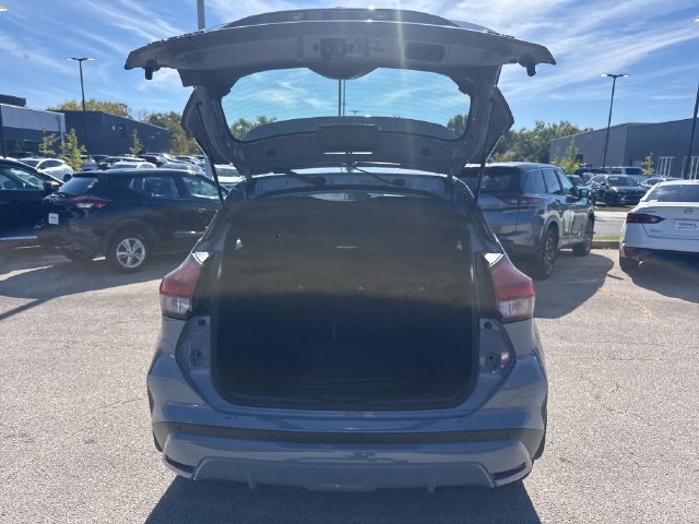 Used 2021 Gray Nissan SR image 9