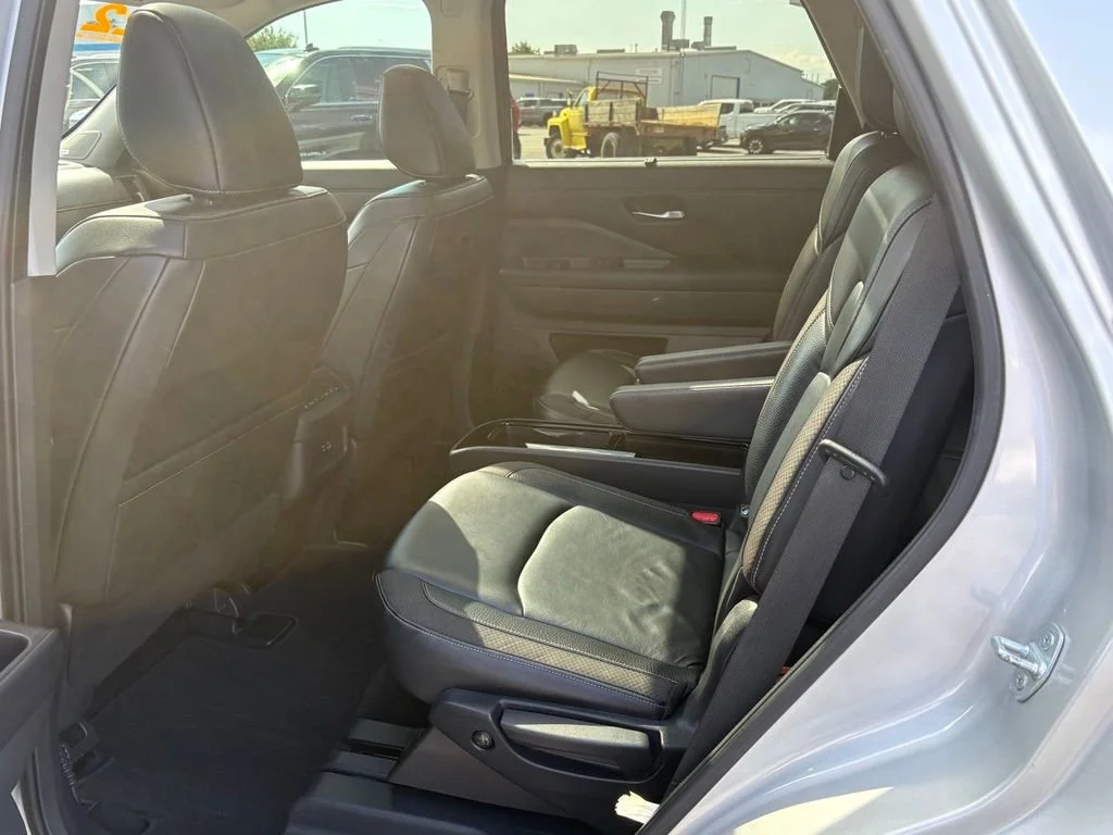 Used 2022 Brilliant Silver Met Nissan SL image 20