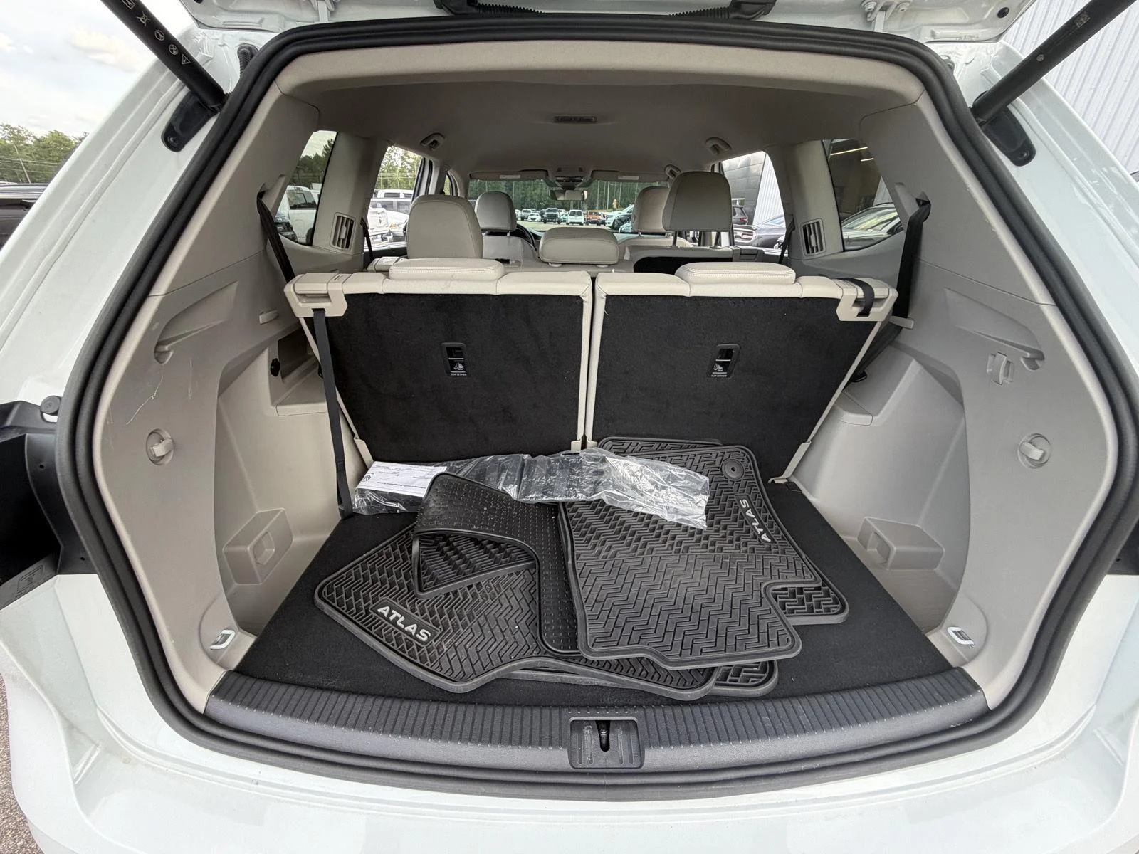 Used 2024 Pure White Volkswagen 2.0T SE w/Technology image 20