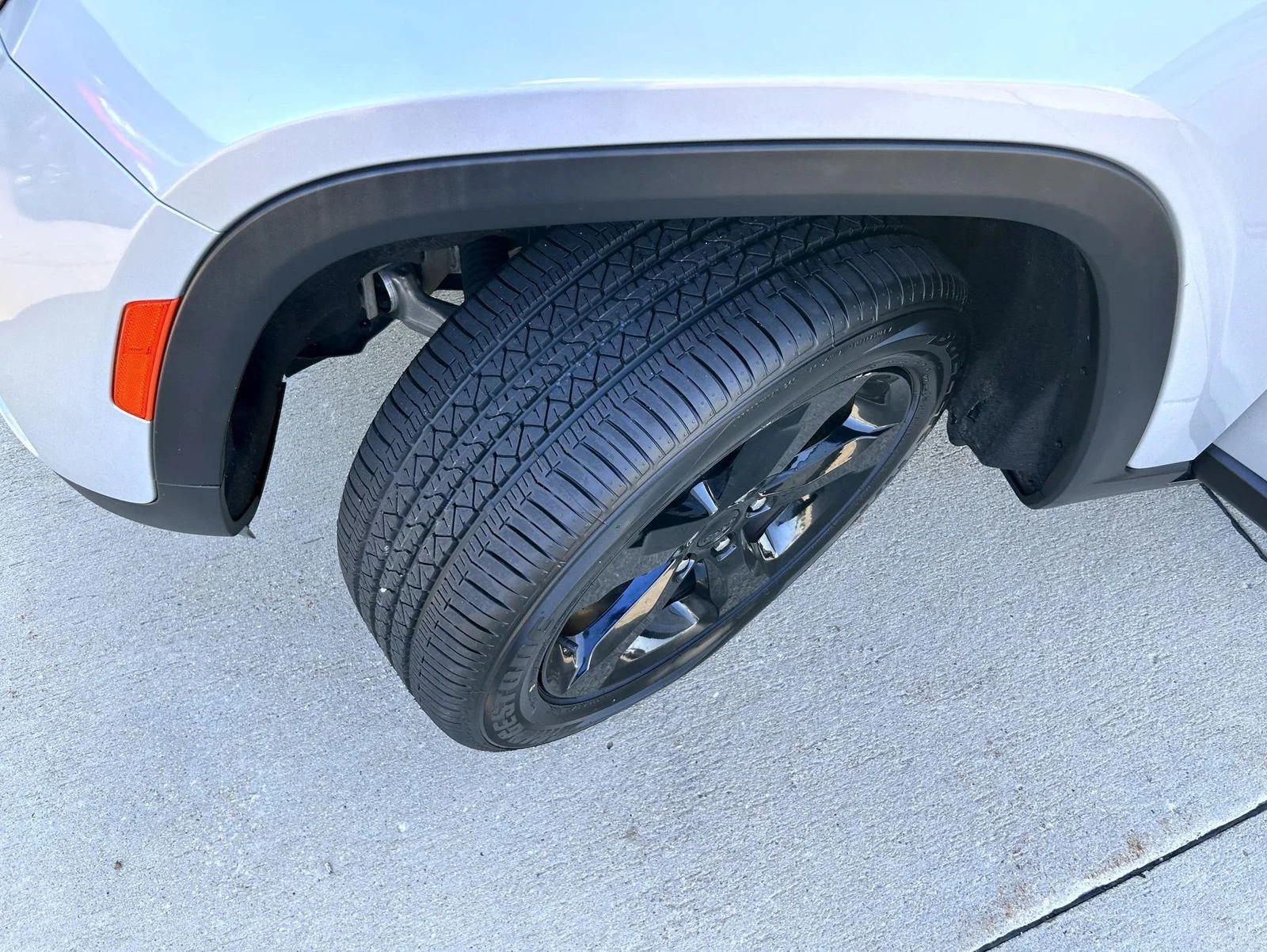 Used 2023 Silver Jeep Altitude X image 23