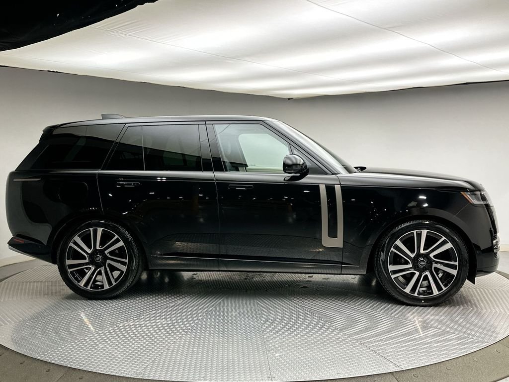 Used 2023 Santorini Black Metallic Land Rover SE image 14
