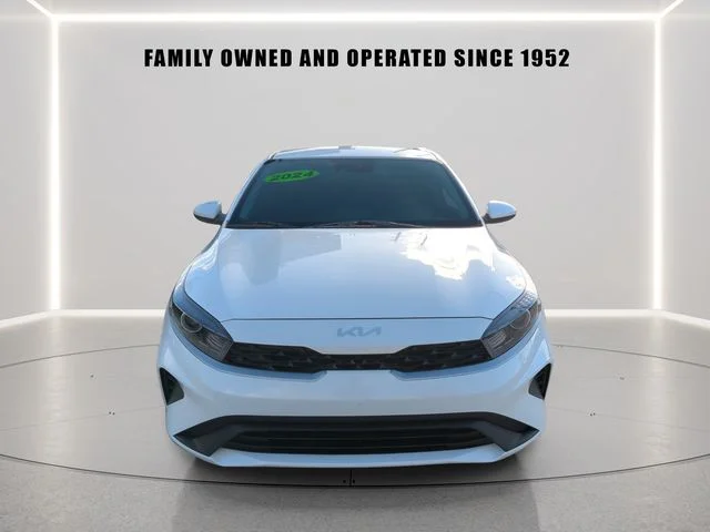 Used 2024 White Kia LXS image 5