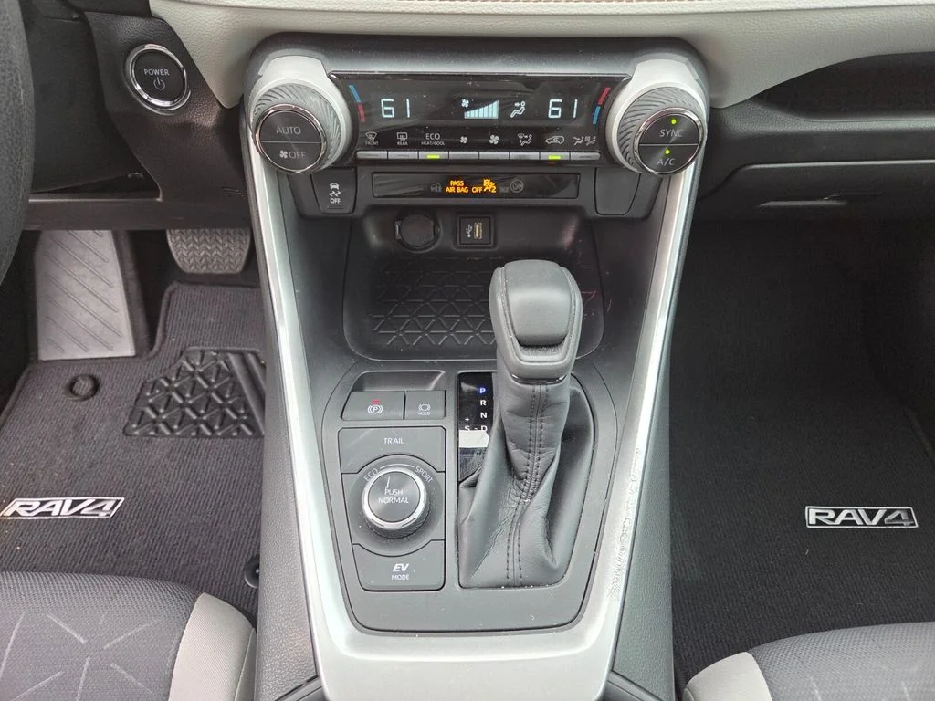 Certified Used 2025 Silver Toyota XLE image 28