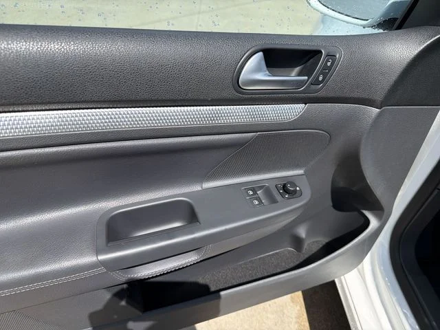 Used 2008  Volkswagen Base image 15
