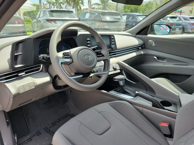 Certified Used 2025 Black Hyundai SE image 15
