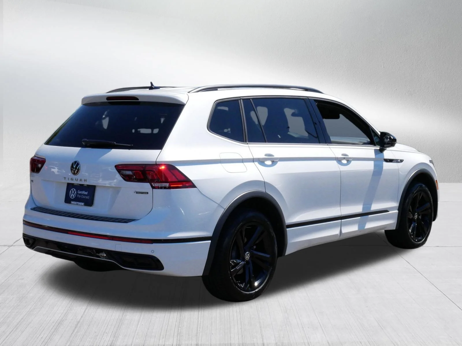 Certified Used 2024 OPAL WHITE PEARL EFFECT Volkswagen SE R-Line Black image 7
