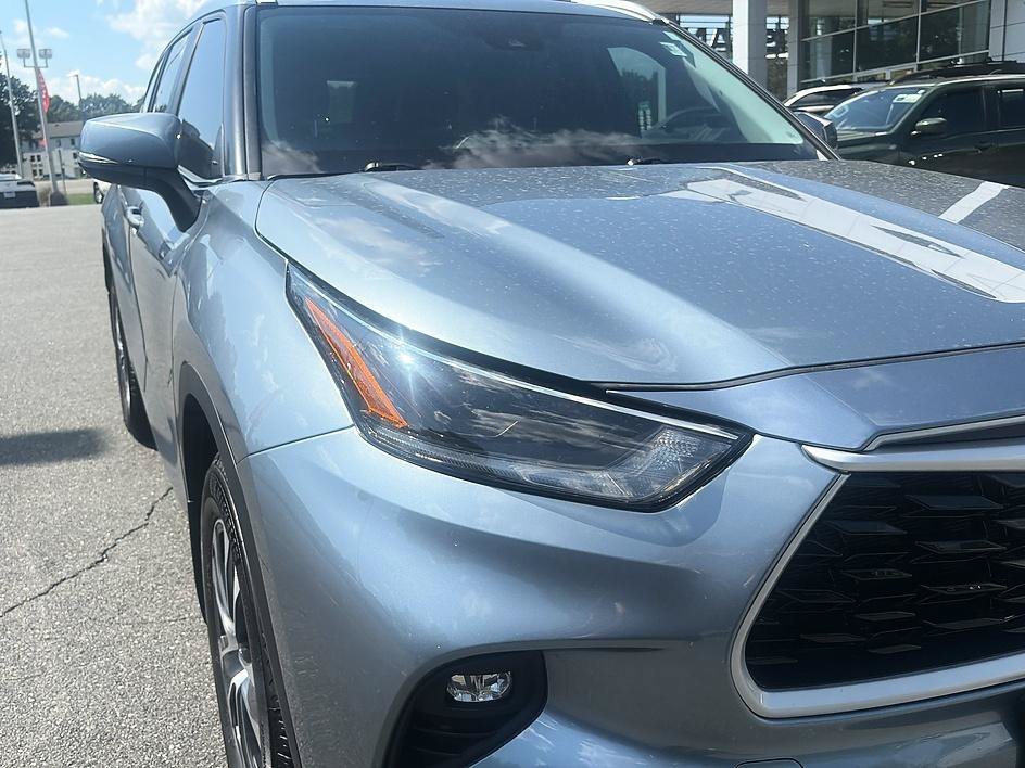 Used 2023 Moon Dust Toyota XLE image 30