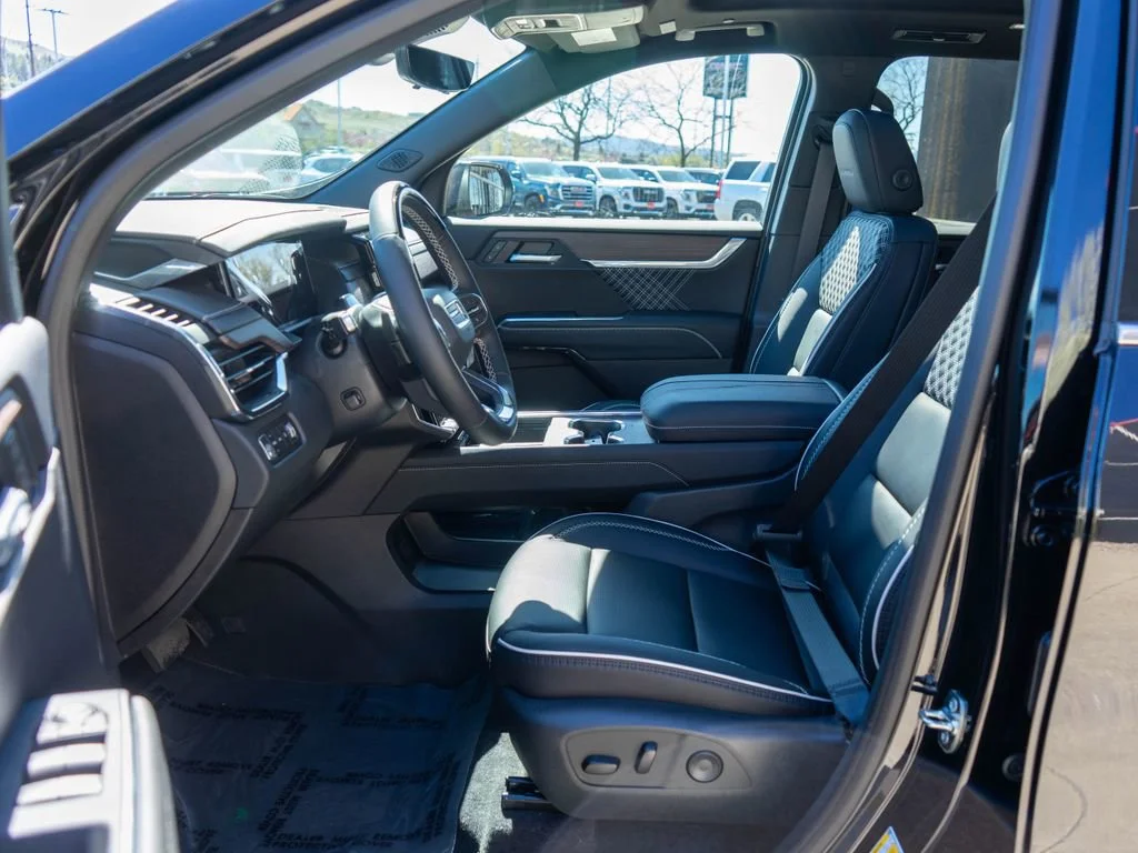 2026 GMC Acadia Denali - Photo 11