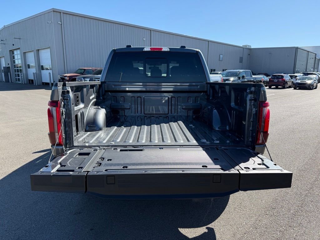 Used 2025 Carbonized Gray Metallic Ford Lariat image 19