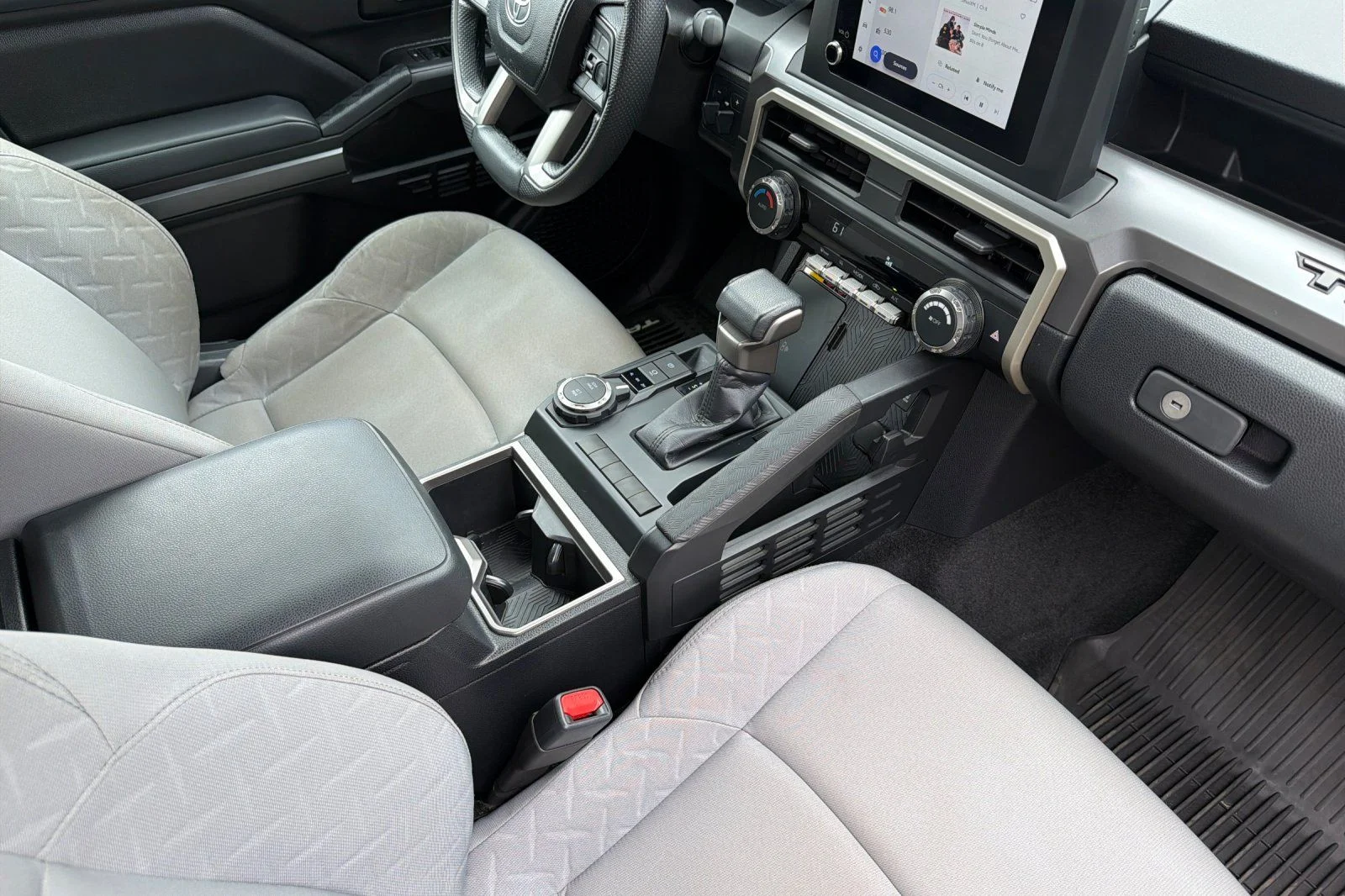 Used 2024  Toyota SR5 image 19
