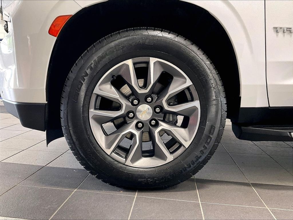 Used 2023 White Chevrolet LS image 7