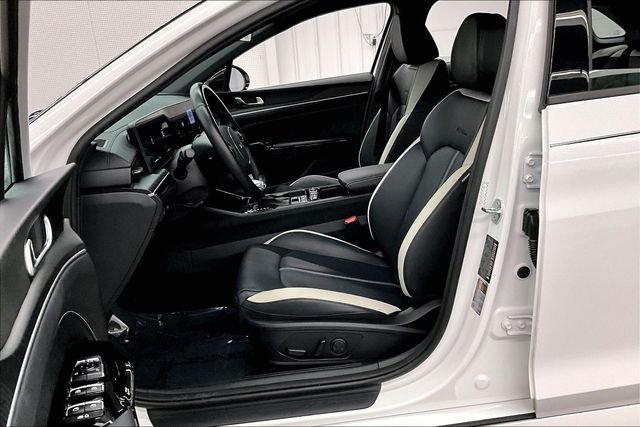Used 2025 Snow White Pearl Kia GT-Line image 23