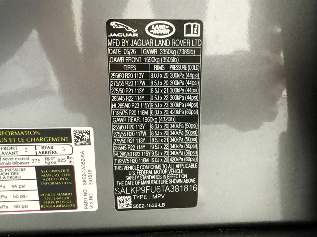 New 2026 Eiger Grey Land Rover SE image 33