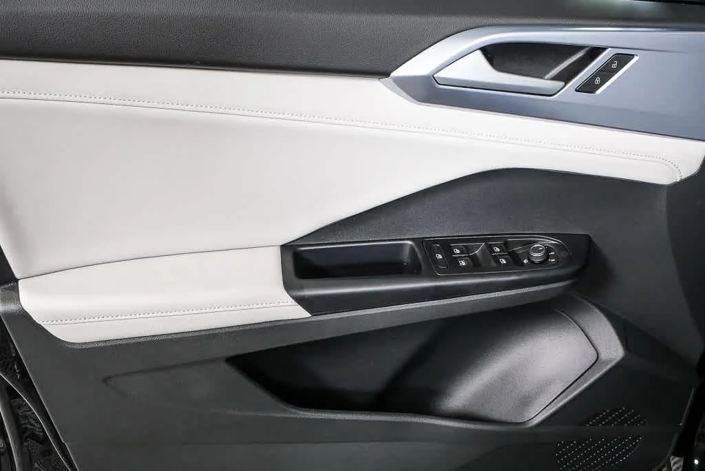 New 2026 Deep Black Pearl VOLKSWAGEN SESUN image 6