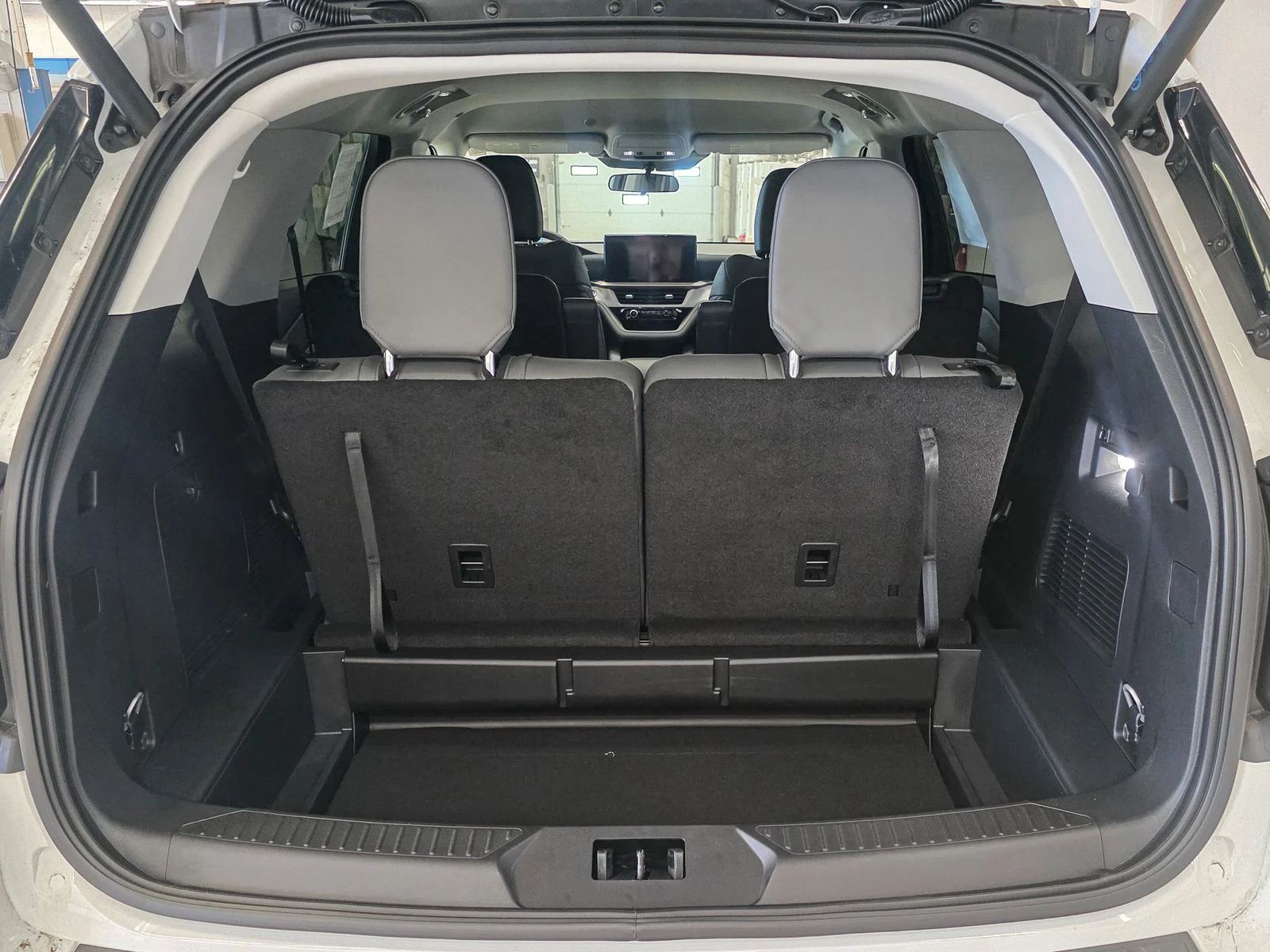 New 2026 Star White Metallic Tri-Coat Ford Active image 18