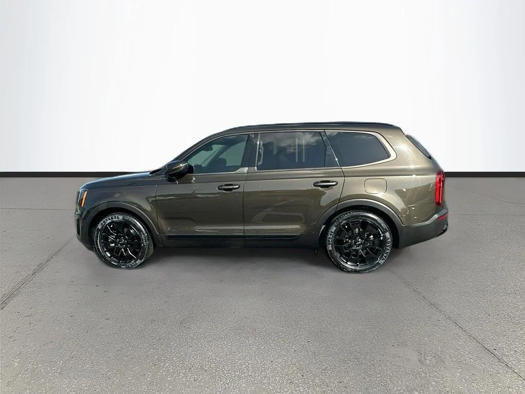 Certified Used 2022 Green Kia EX image 4