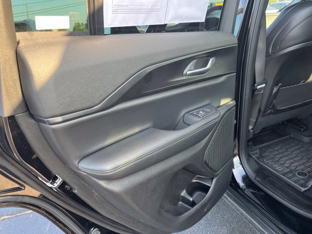 Used 2025 Black Jeep Altitude image 11