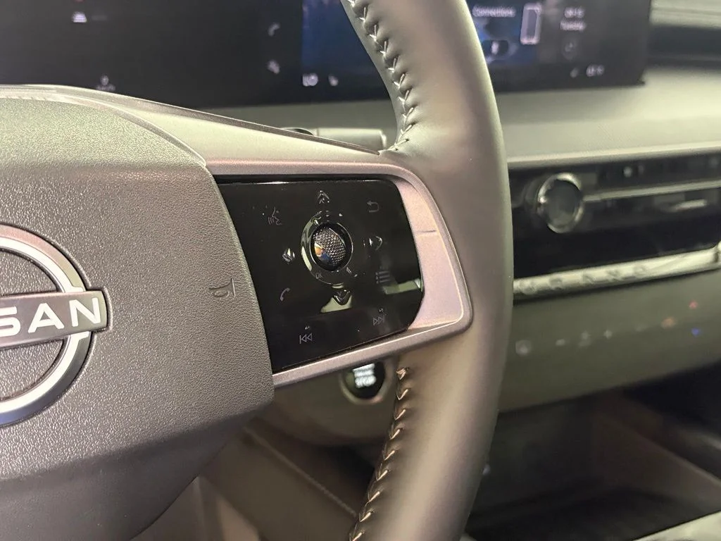 Used 2025 Silver Nissan SV image 21