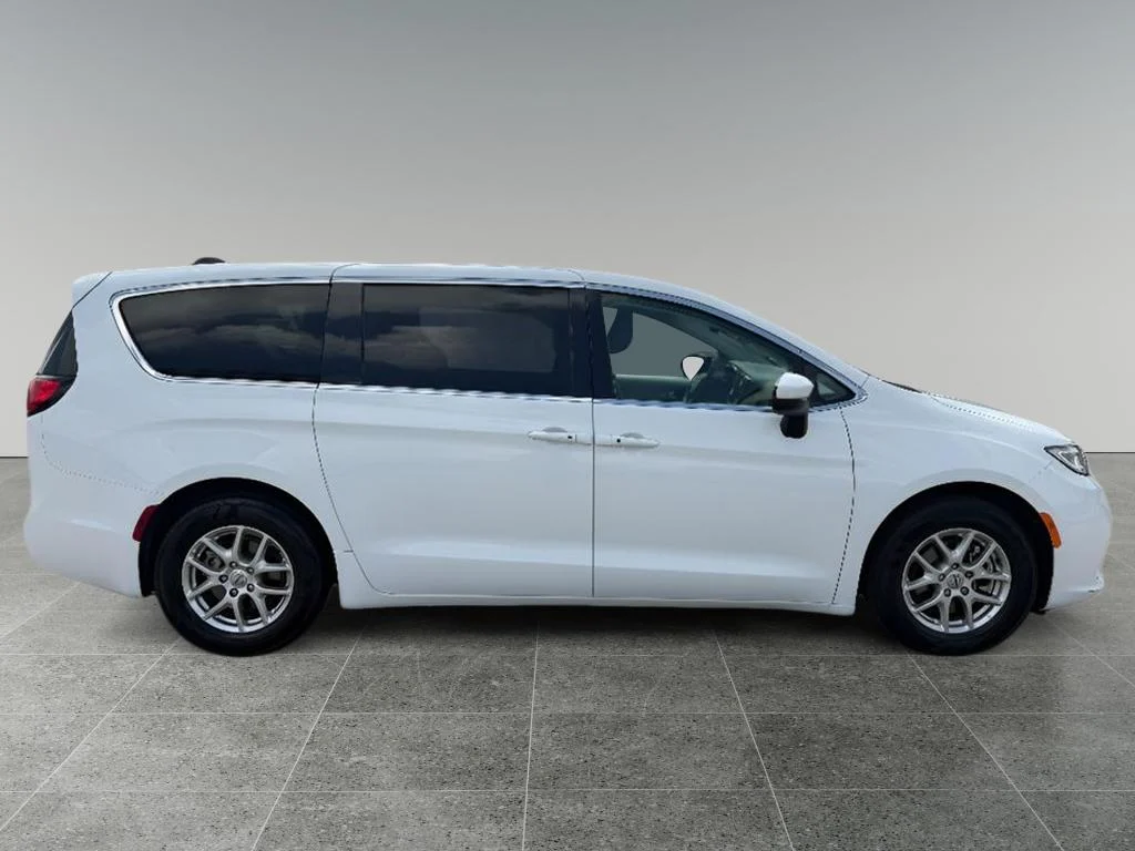 Used 2023 Bright White Clearcoat Chrysler Touring L image 5