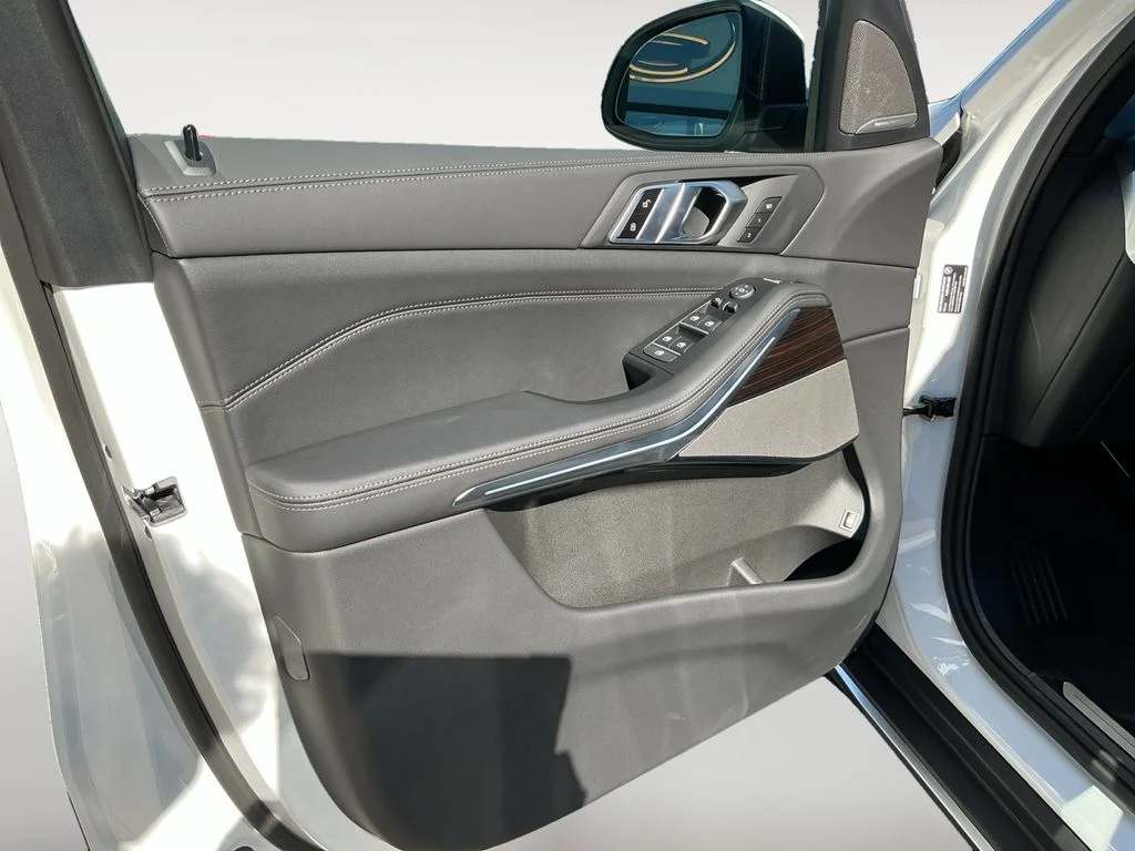 New 2026 White BMW xDrive50e image 10