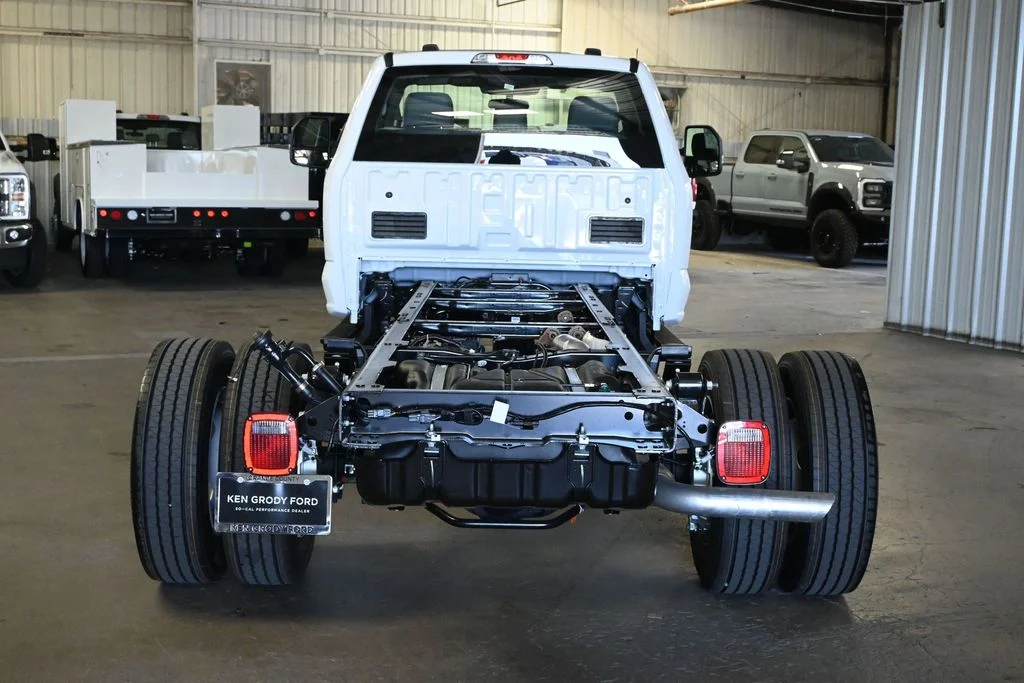 New 2026 Oxford White Ford XL image 6
