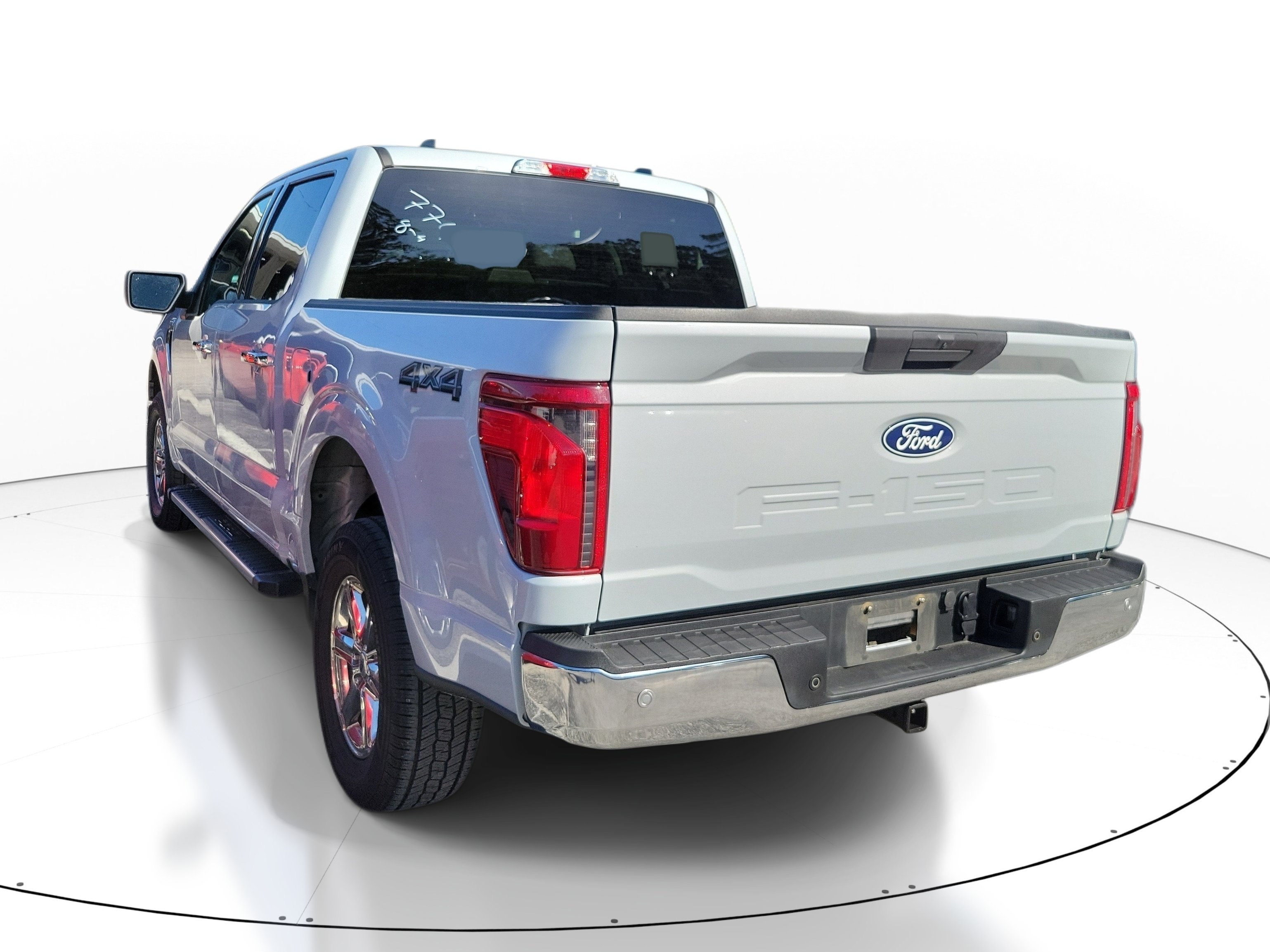 Used 2025 Space White Metallic Ford XLT image 3