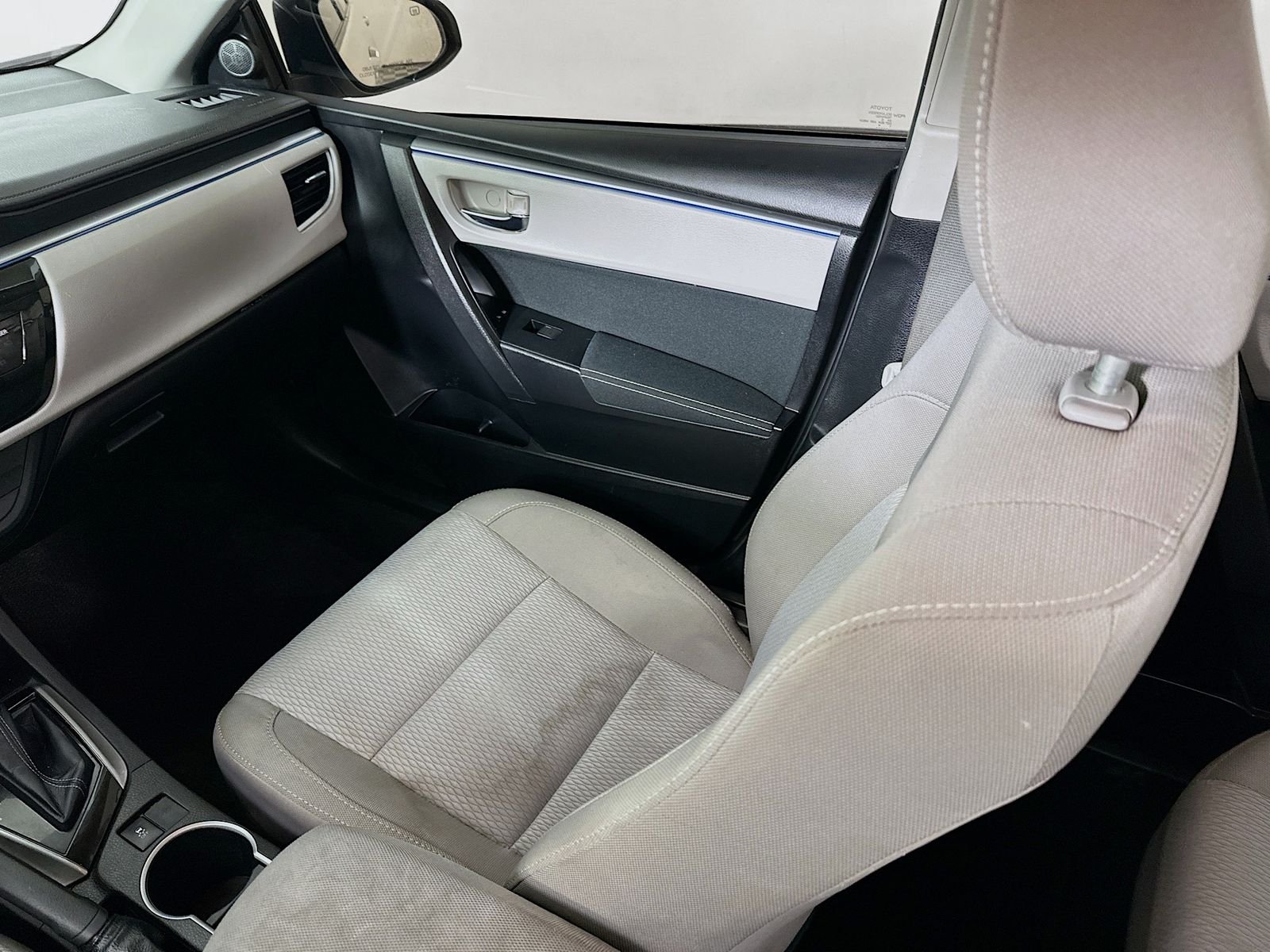 Used 2015 Super White Toyota LE image 22