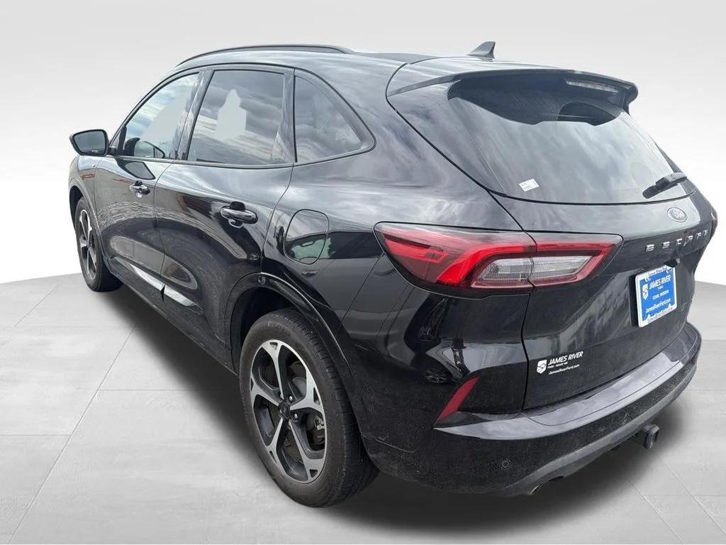 Used 2023 Black Metallic Ford ST-Line Select image 31