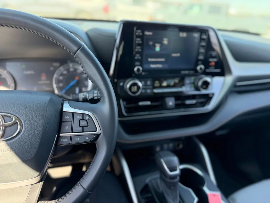 Used 2022 Beige Toyota Bronze Edition image 8