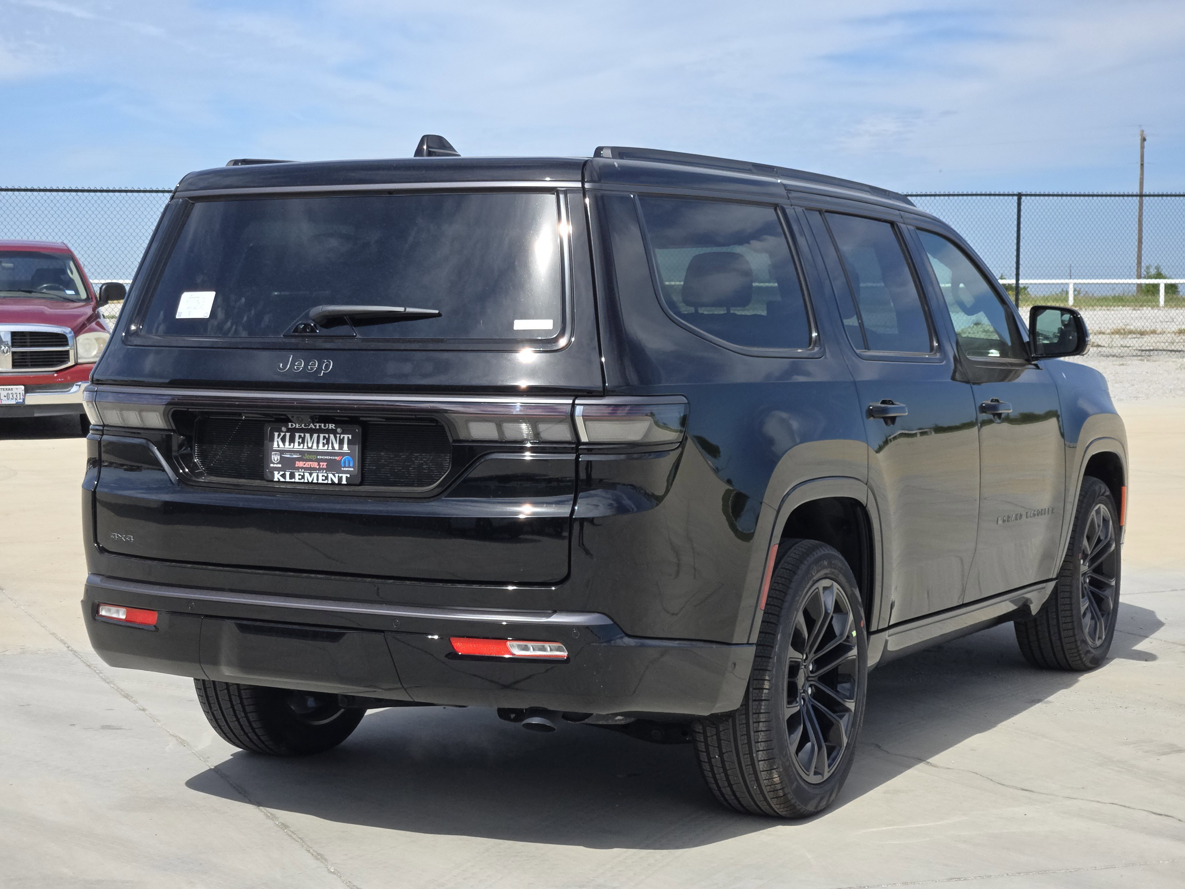 New 2026 High Gloss Black Exterior Paint Jeep Summit Reserve image 5