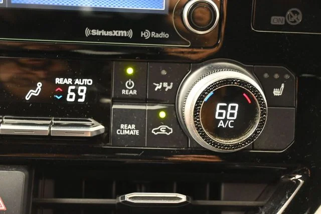 Used 2021  Toyota XLE image 25